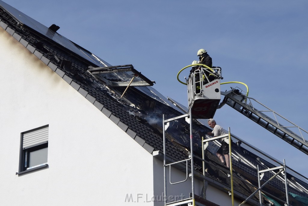 Feuer 2 Dachstuhl Koeln Dellbrueck Von der Leyen Str P021.JPG - Miklos Laubert